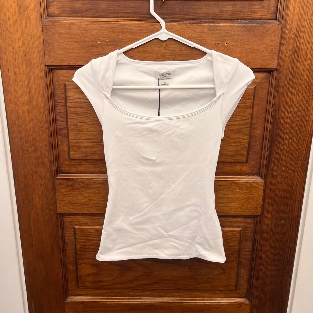 Aritzia Original Contour Stellar Top Bright White sz XS NWT's $48